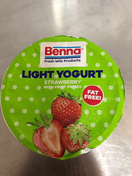 Benna light yogurt strawberry with fruit pieces 150g