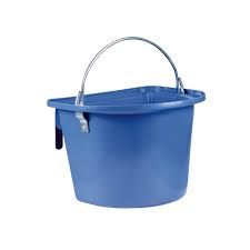 BLUE OVAL BUCKET WITH STRAINER